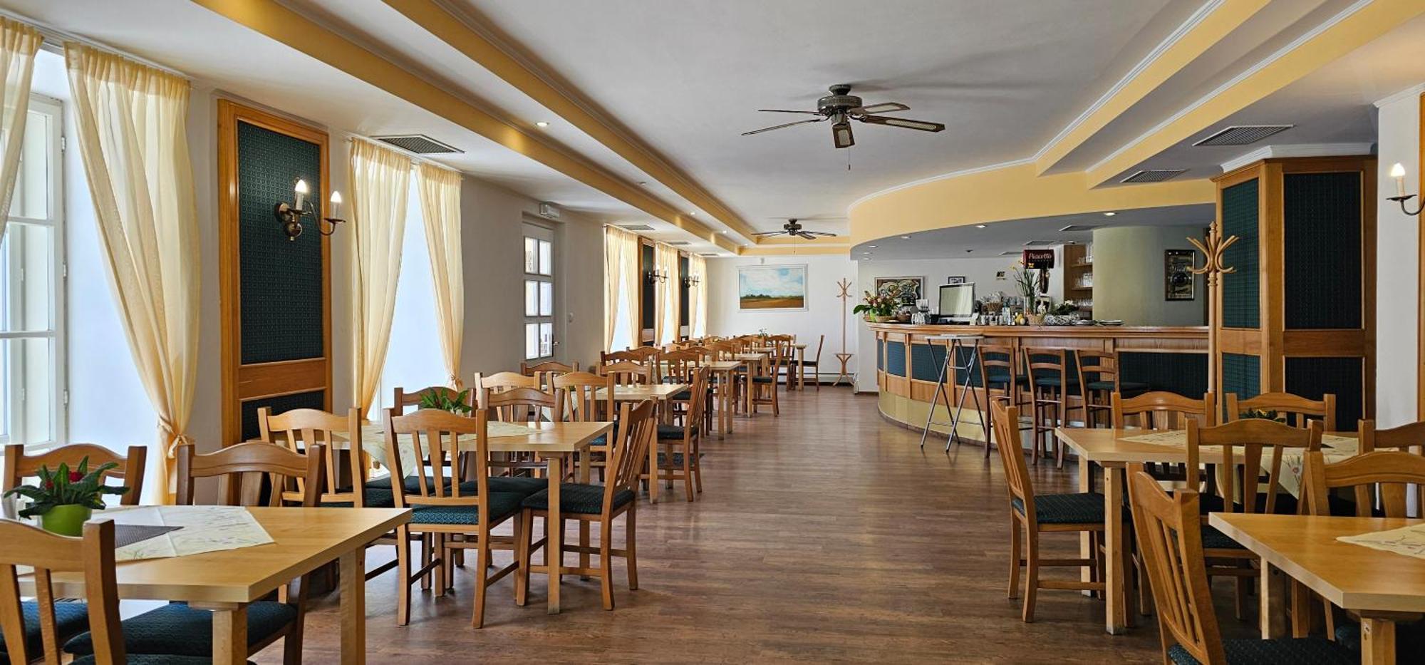 Zamecky Hotel 레드니체 외부 사진